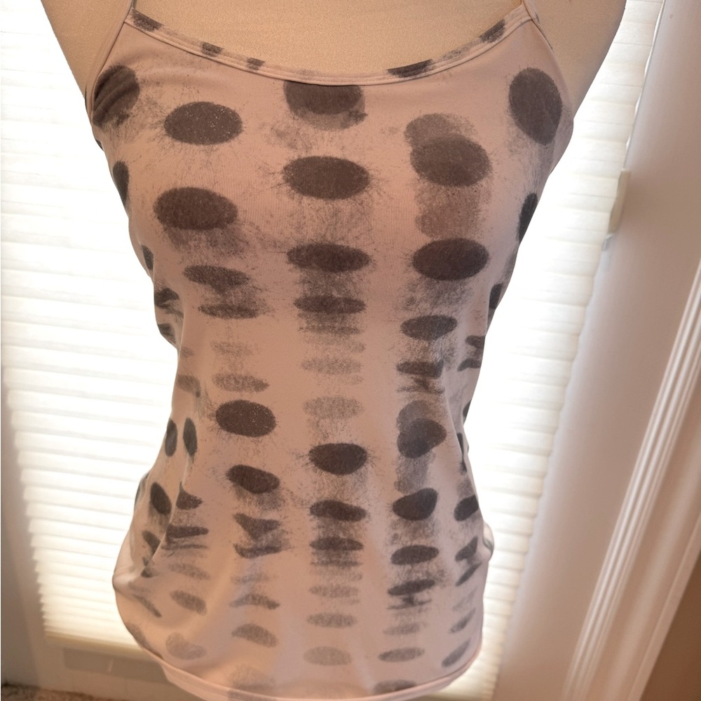 Lulu Lemon size 4-6 top like new